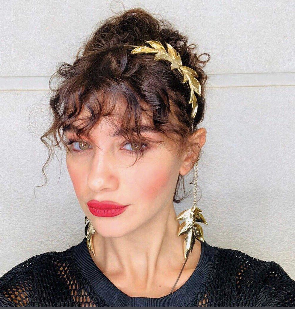 Büyük Yaprak Zincir Küpeli Taç